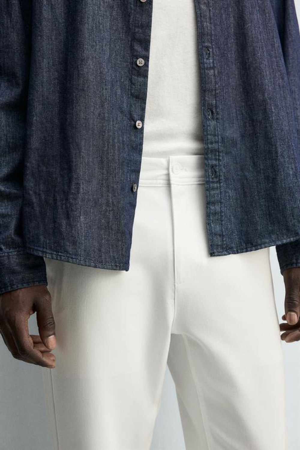 ZARA БРЮКИ ЧИНОС ИЗ КОМФОРТНОЙ РЕЛЬЕФНОЙ ТКАНИ, БЕЛЫЙ