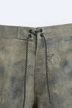 ZARA ДЛИННЫЕ ПЛАВКИ С АЭРОГРАФИЧЕСКИМ ПРИНТОМ, ЗЕЛЕНОВАТЫЙ