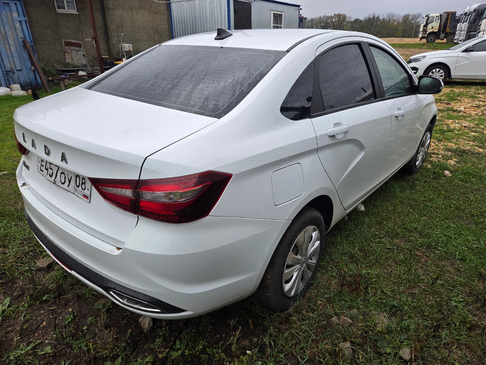 LADA VESTA Седан Life 1.6 106hp 5MT