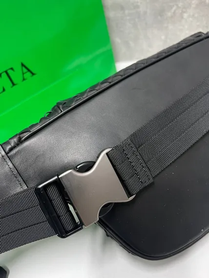 Сумка поясная мужская кожаная Bottega Veneta Intrecciato