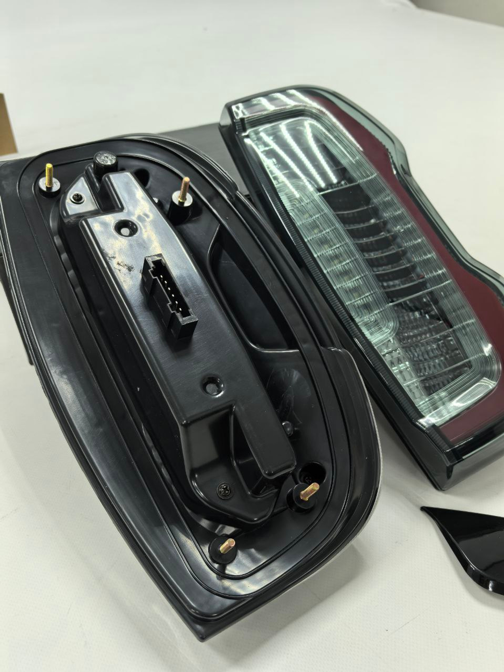 Фонари задние светодиодные Нива Тревел/Шевроле (Китай с гарантией)