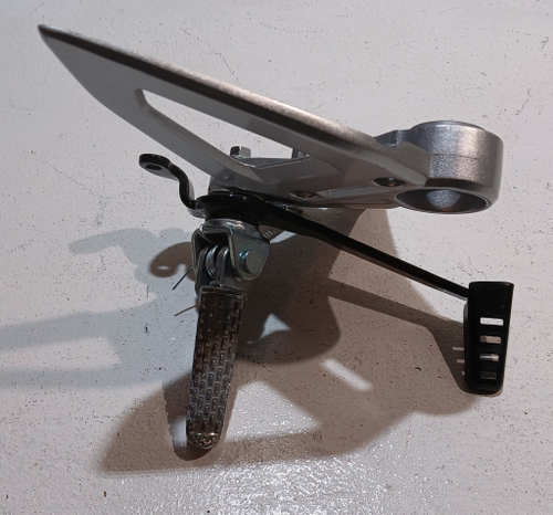 Подножка водителя правая с педалью тормоза Motoland 501