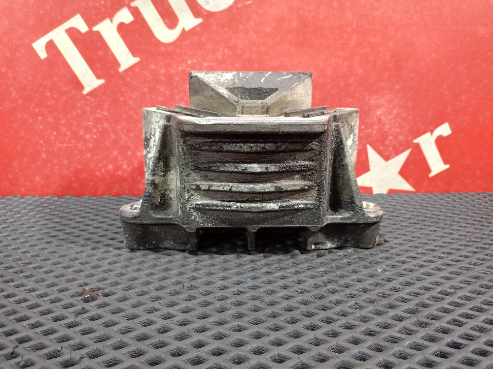 Подушка двигателя задняя