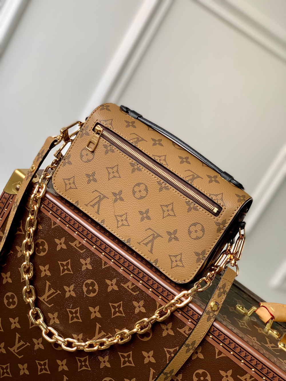 Louis Vuitton Pochette Metis East West