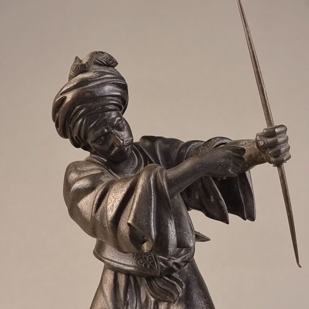 Кабинетная скульптура «Восточный лучник»