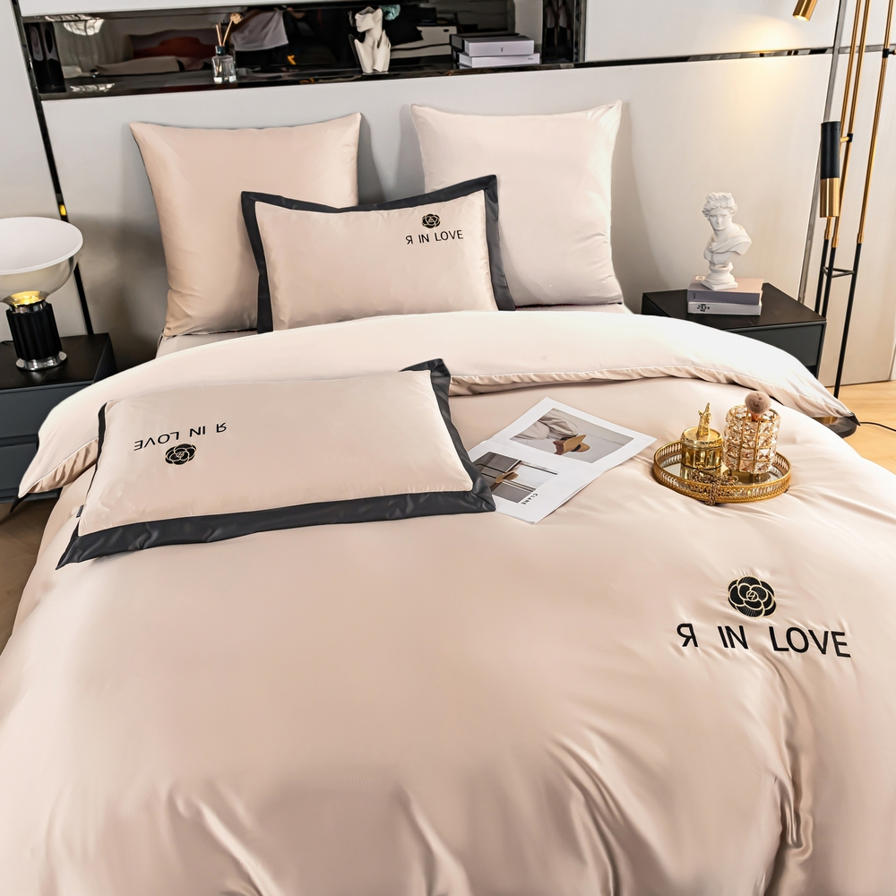 Комплект постельного белья Сатин-Шелк Я IN LOVE на резинке LVR007