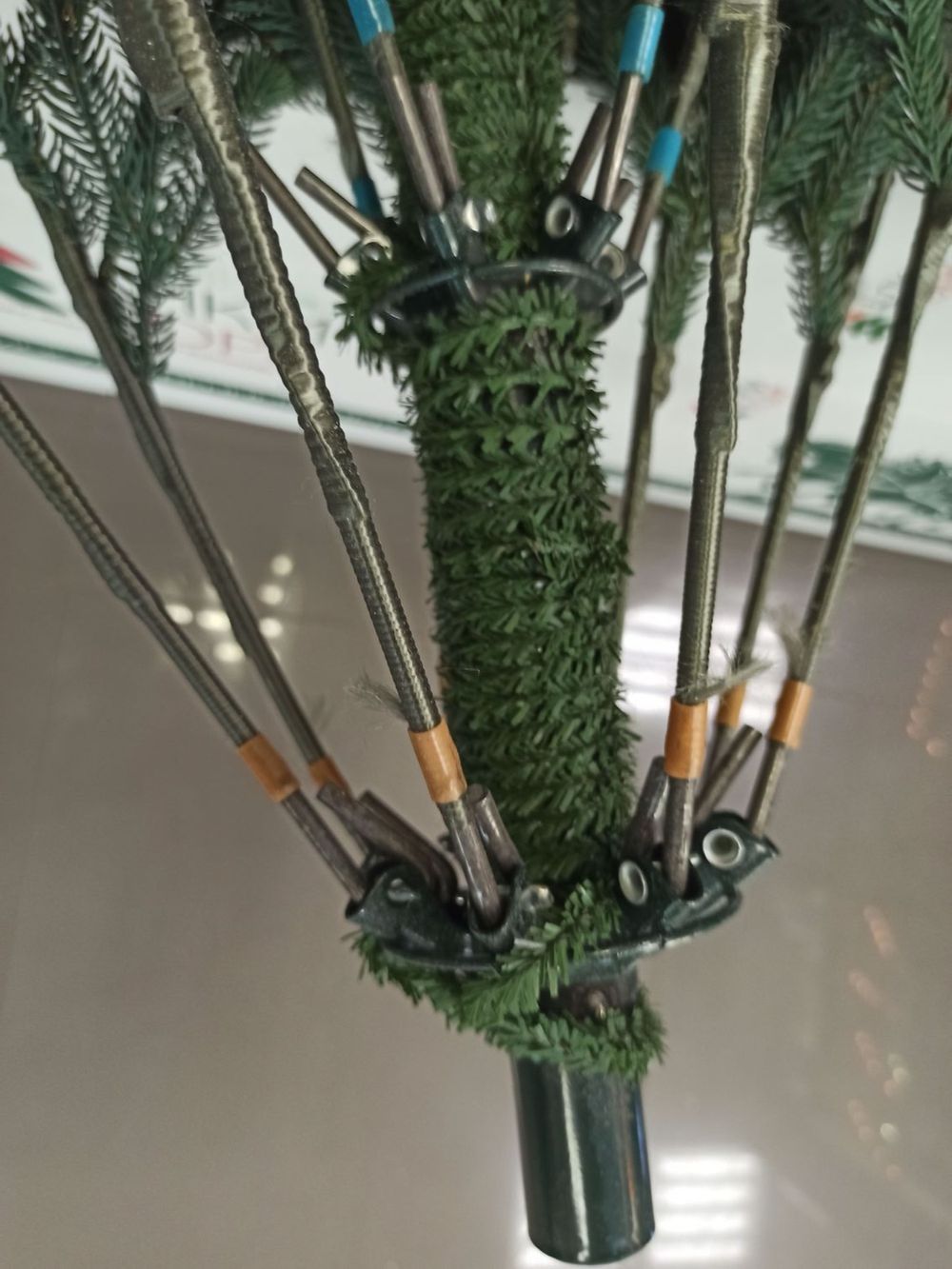 Заснеженная ель с шишками «Амелия» (Литая хвоя) от 1,2 м до 2,4 м