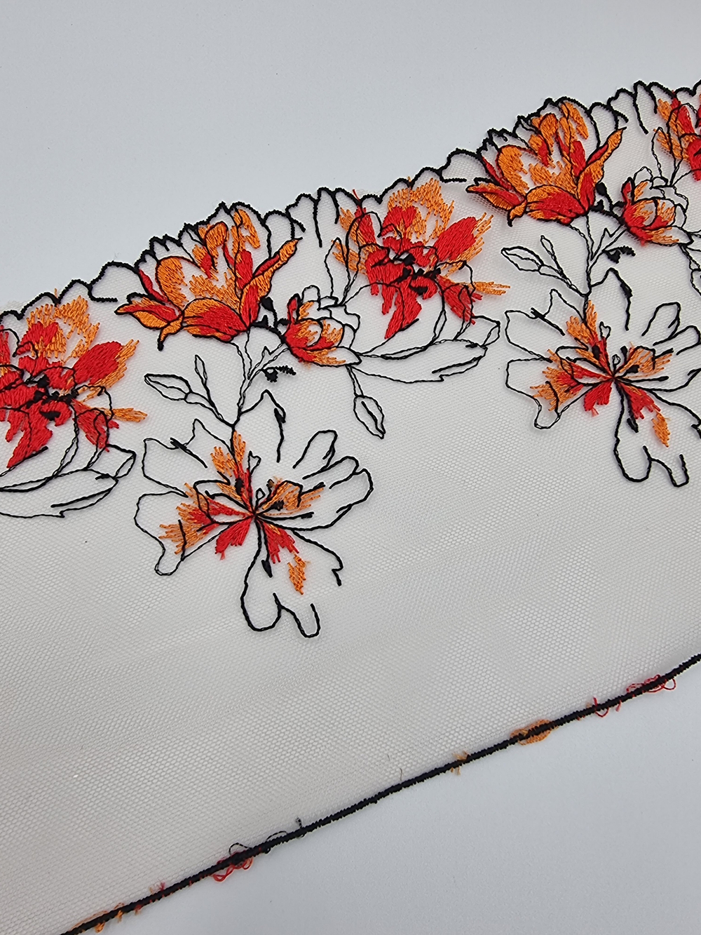 Вышивка на сетке бежевый/красно-оранжевый К798 правая 16 см