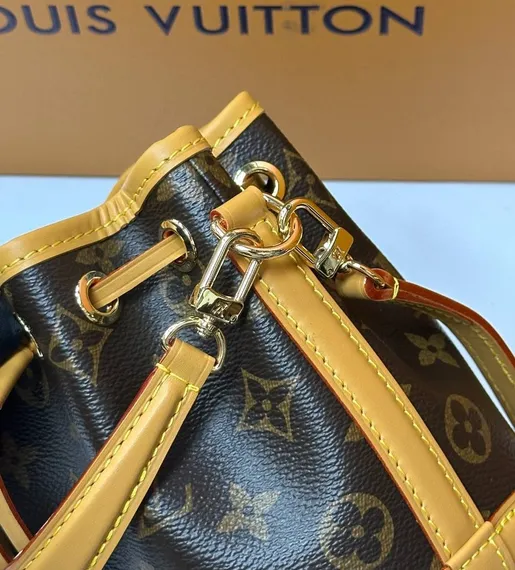 Сумка Louis Vuitton Nano Noé, коричневый