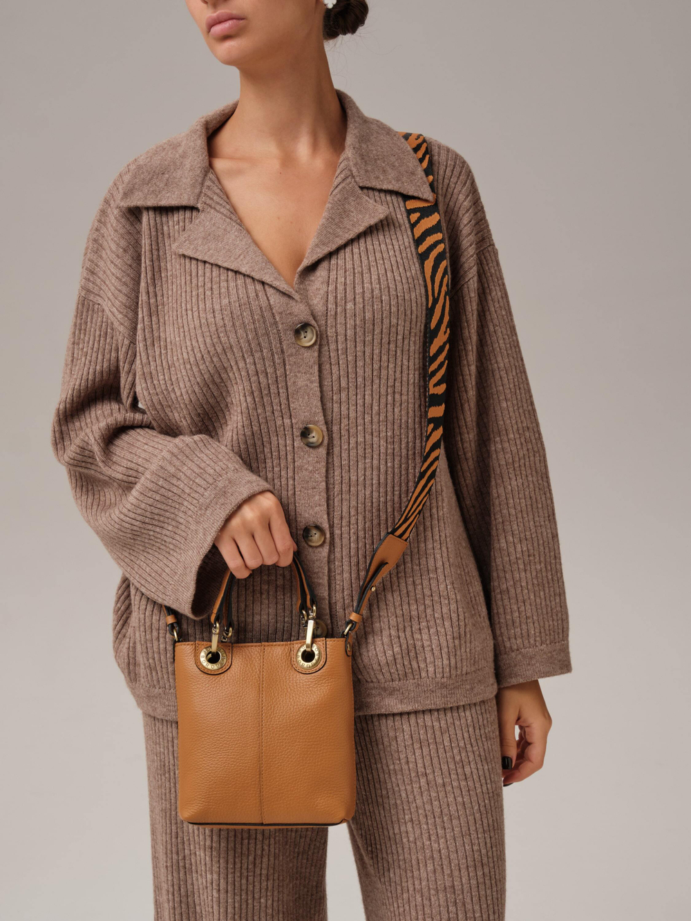 Сумка кожаная кросс-боди Deboro 30347 коричневый лист