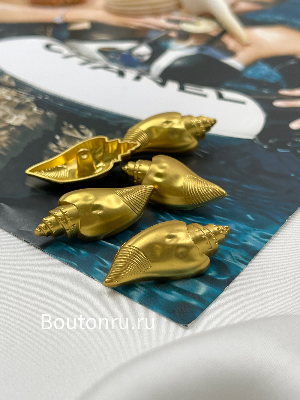 Пуговицы матовое золото Скиапар. в форме ракушки