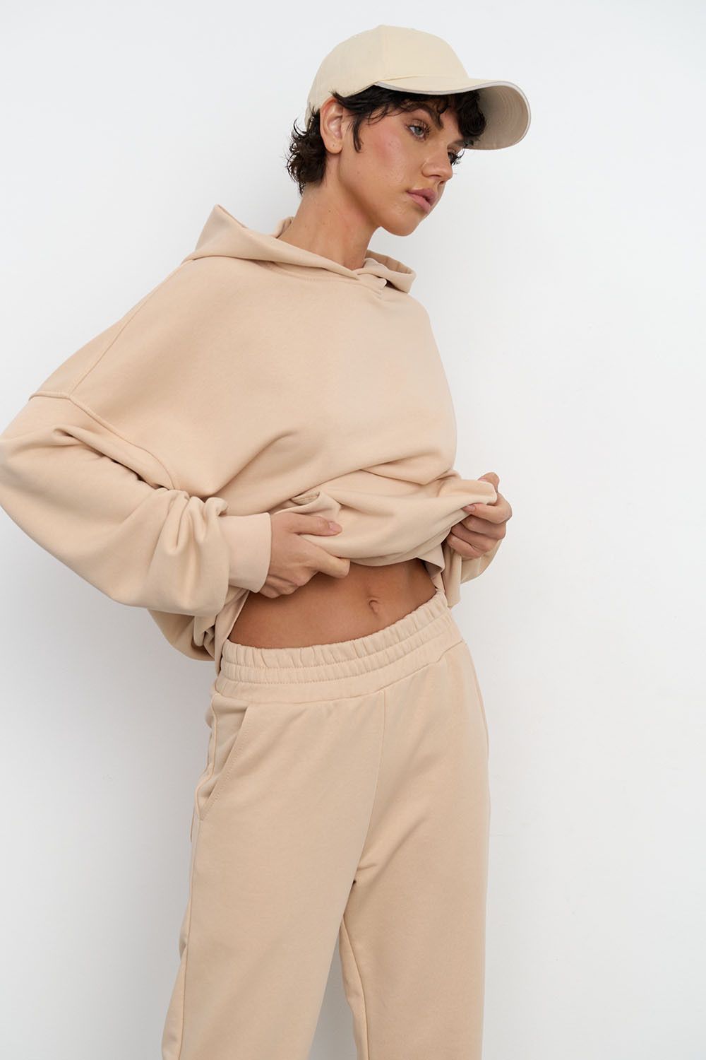 Худи свободного кроя из премиум футера ванильного цвета