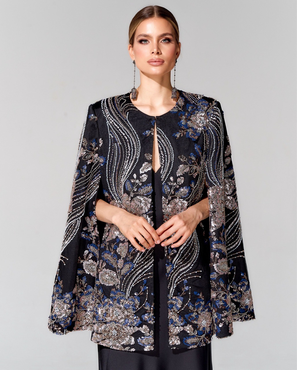 Кейп с вышивкой ручной работы