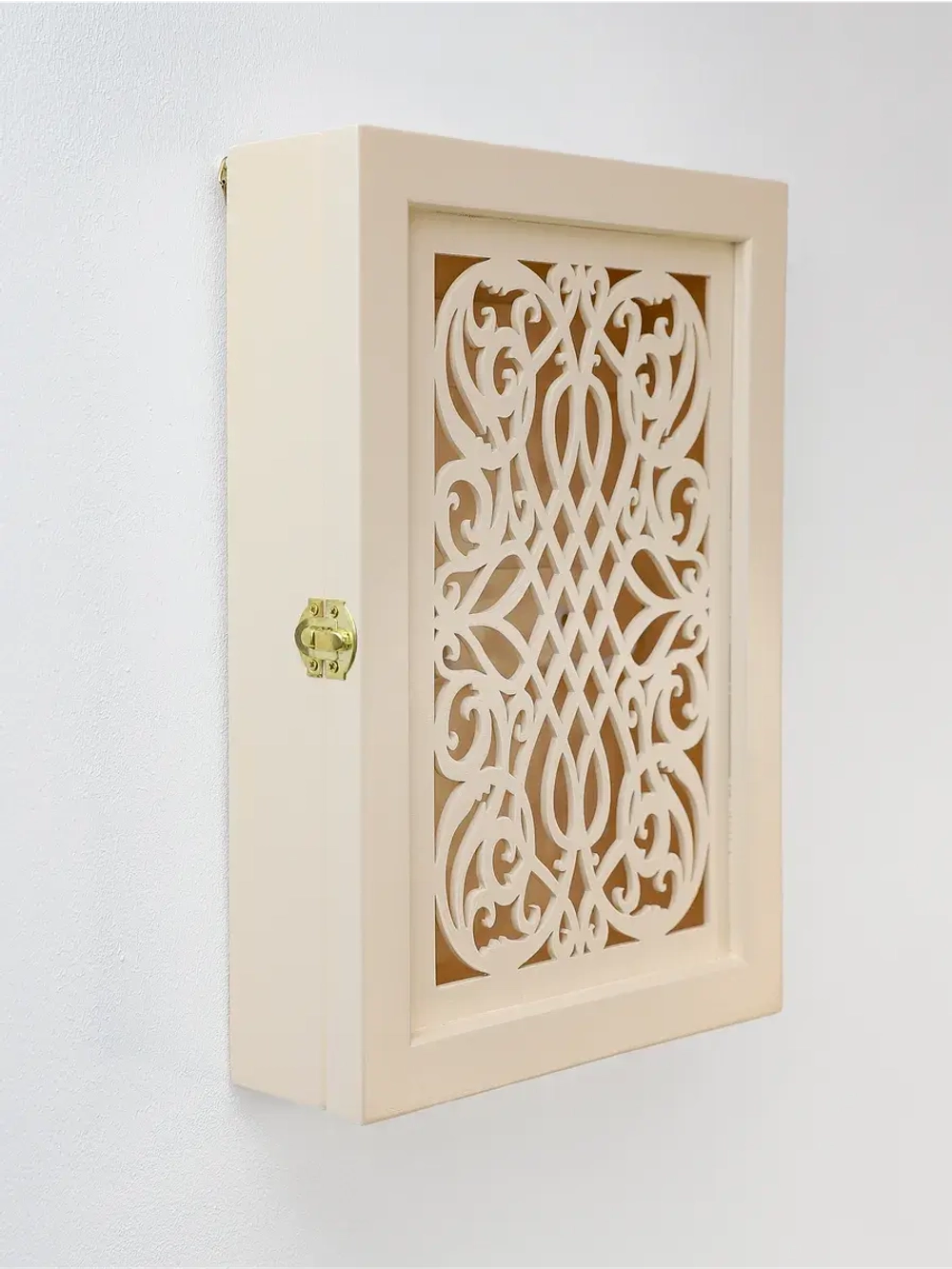 Ключница настенная в прихожую закрытая