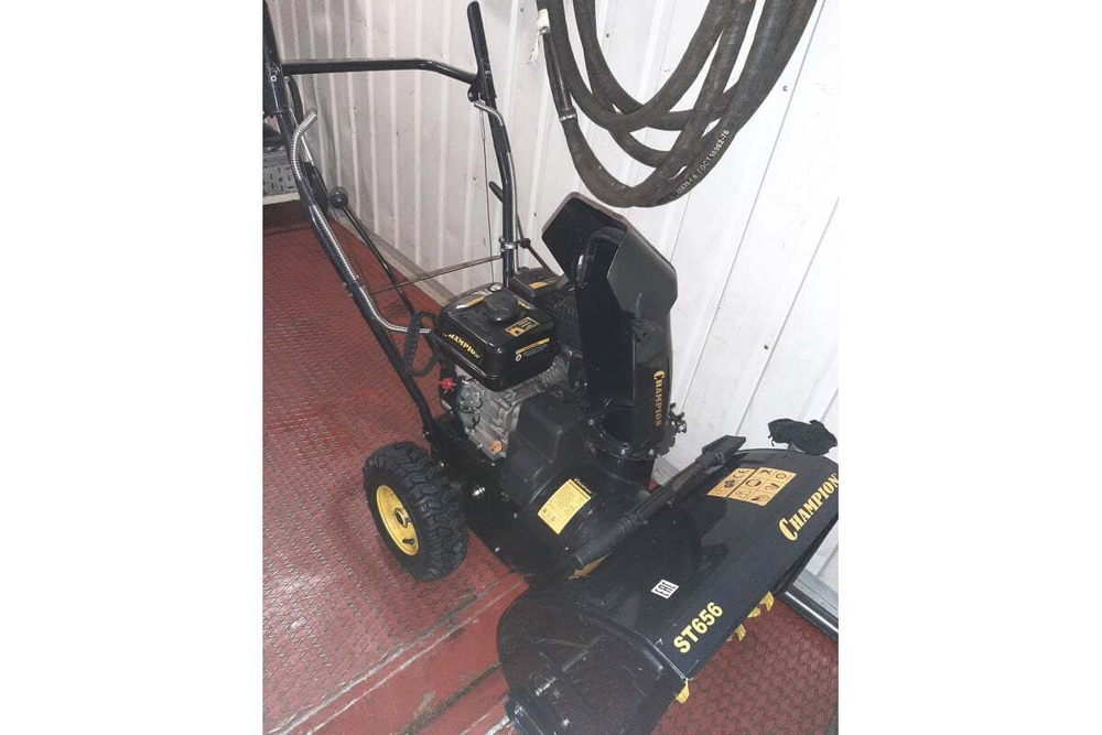 Снегоуборщик Champion ST656