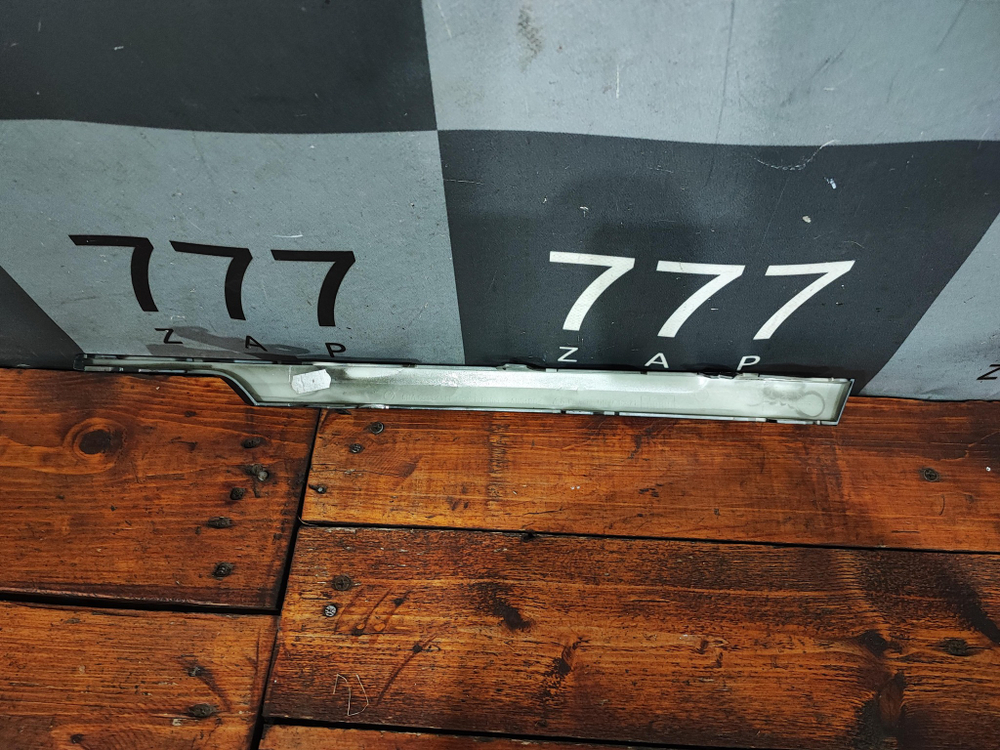 Молдинг заднего бампера Volkswagen Tiguan 2 16-20 Б/У Оригинал 5NA853841LI