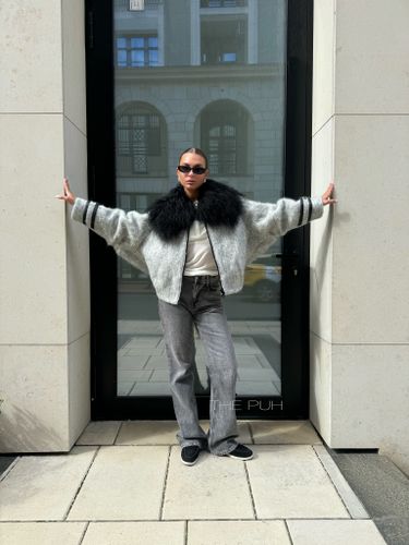 Серая куртка из шерсти со съемным мехом