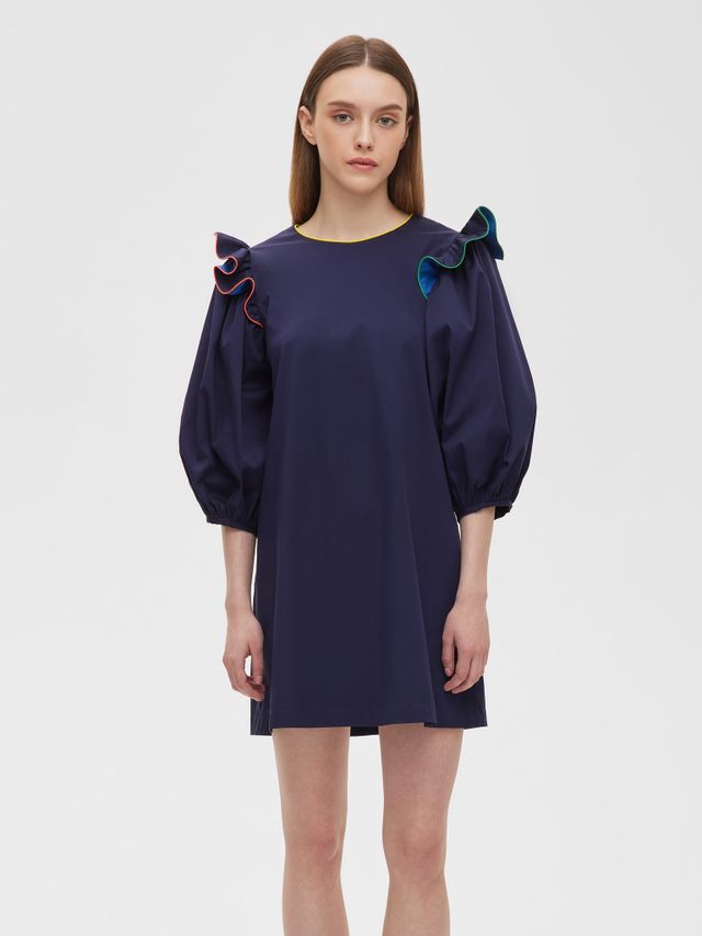Платье с воланами темно-синего цвета с разноцветной отделкой