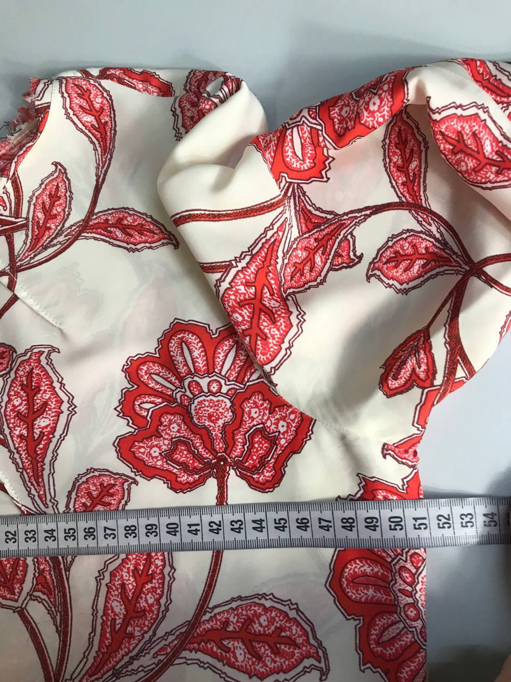 Платье приятное к телу, визуально на 46/48 размер