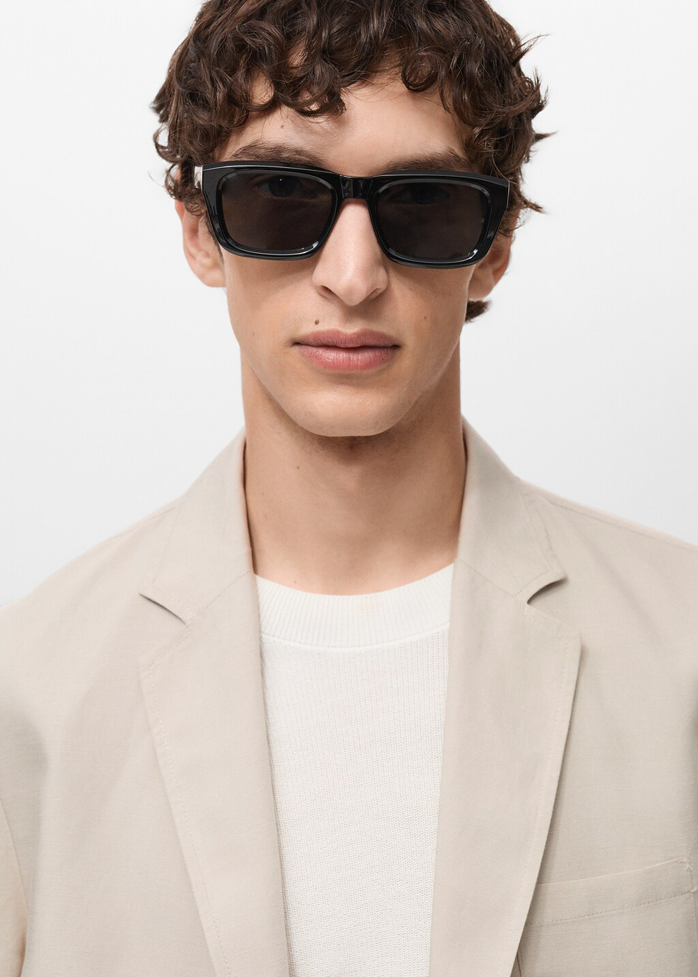 Костюмный пиджак приталенного кроя из смеси льна и лиоцелла