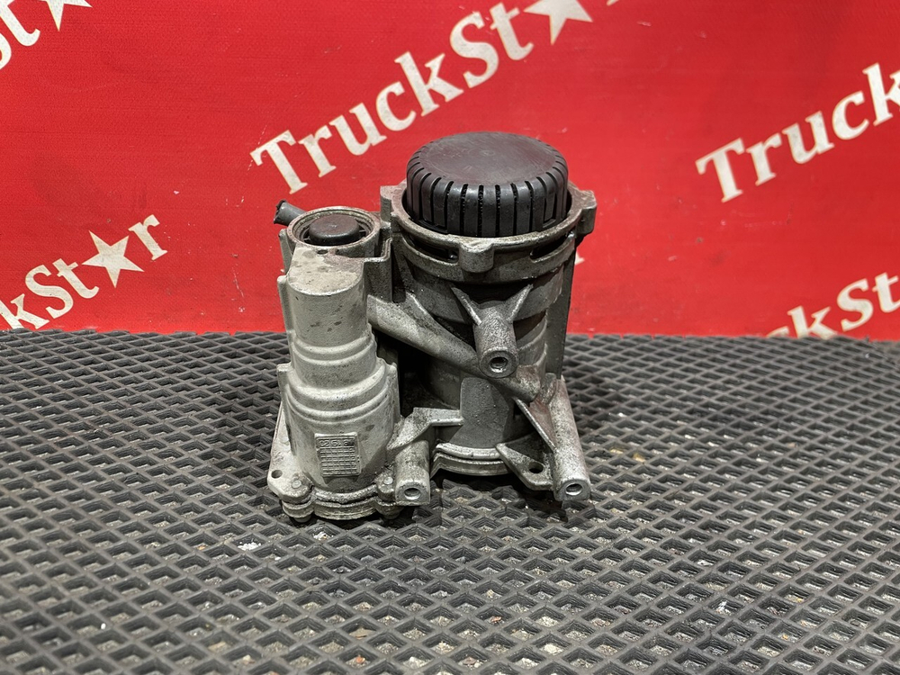 Кран управления тормозами прицепа