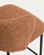 Барный стул Ciselia из терракотового шенилла с ножками из черной стали