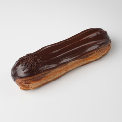 Эклер шоколадный