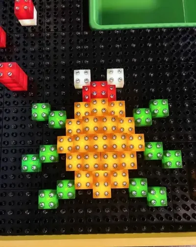 Интерактивный стол со светящимся конструктором