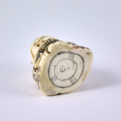 Нэцкэ Ребенок карако в маске