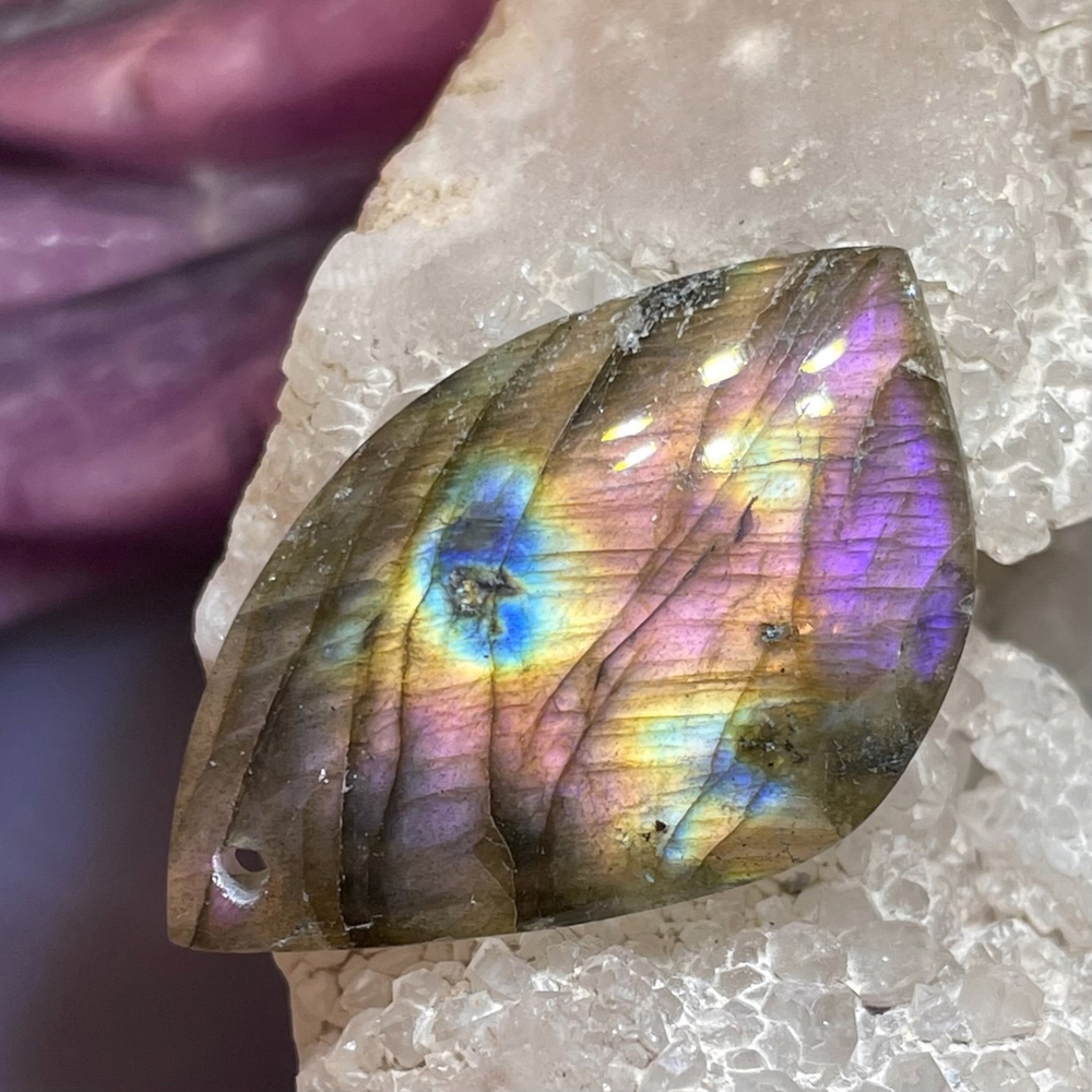 48079 Лабрадор розовый Кулон 18*31мм (Заряжен на Удачу)