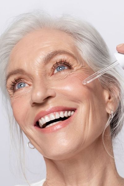 Лифтинг после шестидесяти: Как сохранить достоинство и сияние зрелой красоты