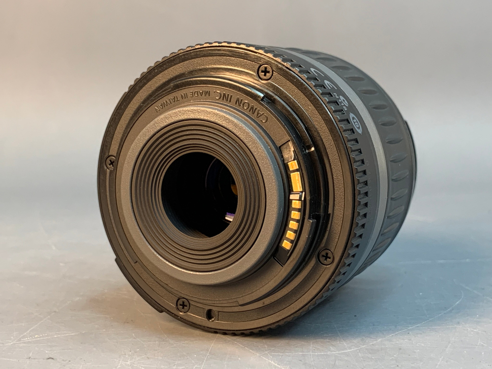 Canon 1000D kit 18-55 mm 3.5-5.6 II