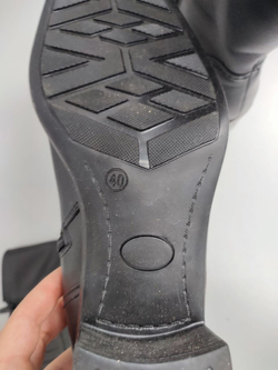 Сапоги стильные зимние 40 размер