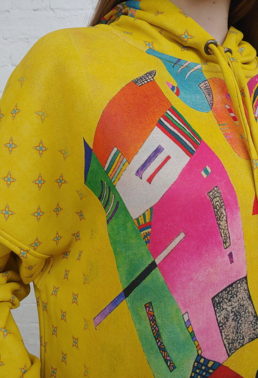 Худи "Кандинский жёлтый", по мотивам абстрактной живописи Василия Кандинского («Сдержанность», 1940 г, «Желтая картина, 1938 г.).