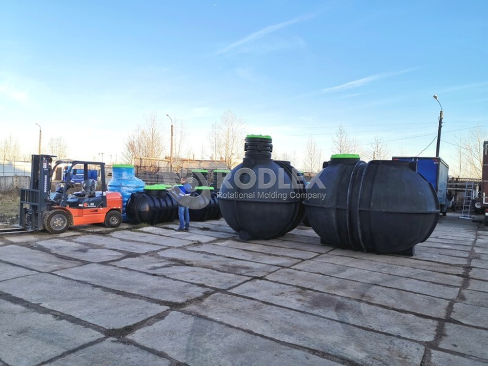 Резервуар для питьевой и технической воды на опорах 10м.куб с крышкой и горловиной наземный Родлекс цилиндрический 10000 л. горизонтальный (2400x3500x2500см;472кг;черный) - арт.559917