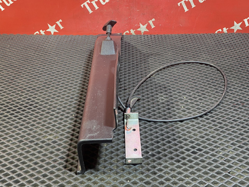 Накладка ручки бардачка правая 2018г