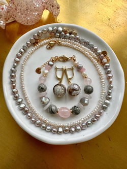 Браслет 3 стихии из стального жемчуга и камней