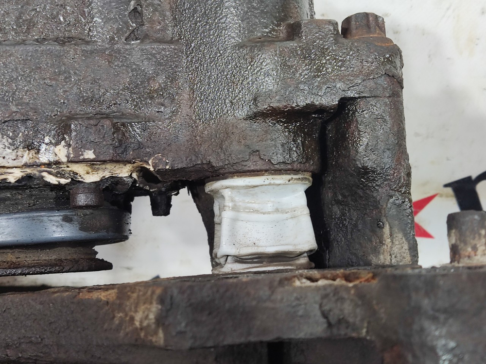 Суппорт передний левый