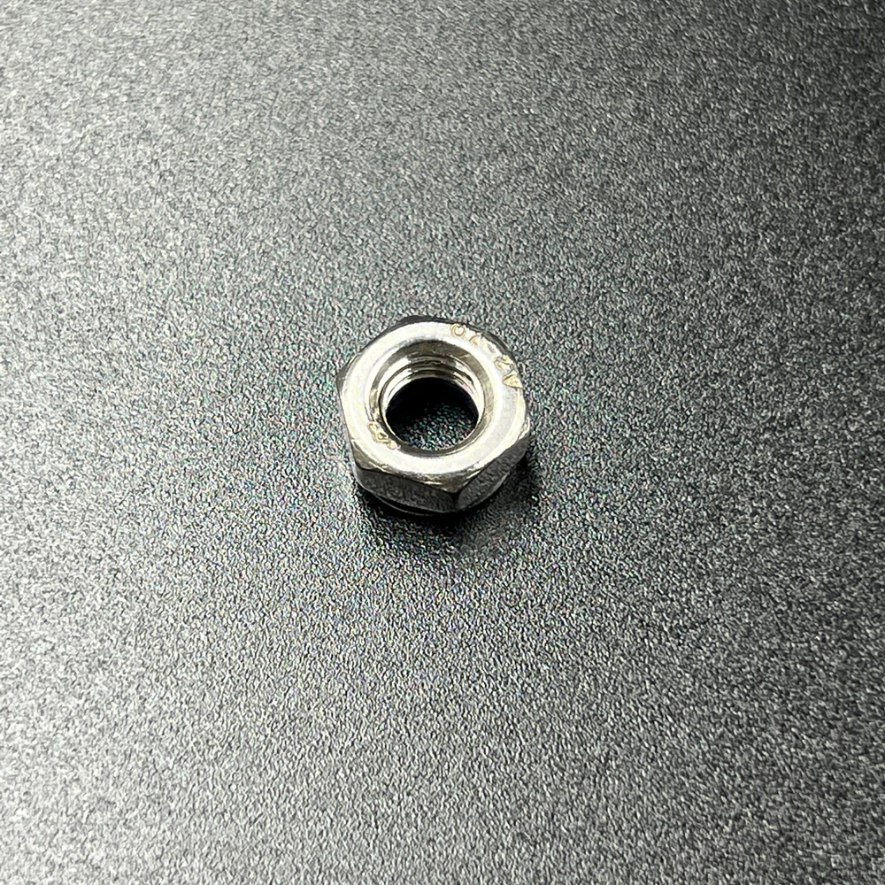 Гайка M5 самоконтрящаяся (YUELANG)