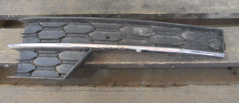 Накладка ПТФ правая Skoda Octavia 3 (A7) 17-20 Б/У Оригинал 5E0807682G