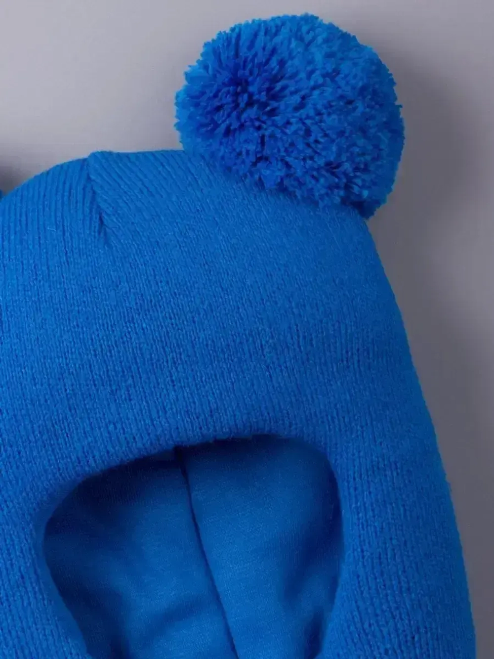 Шапка шлем зимняя вязаная с бубонами