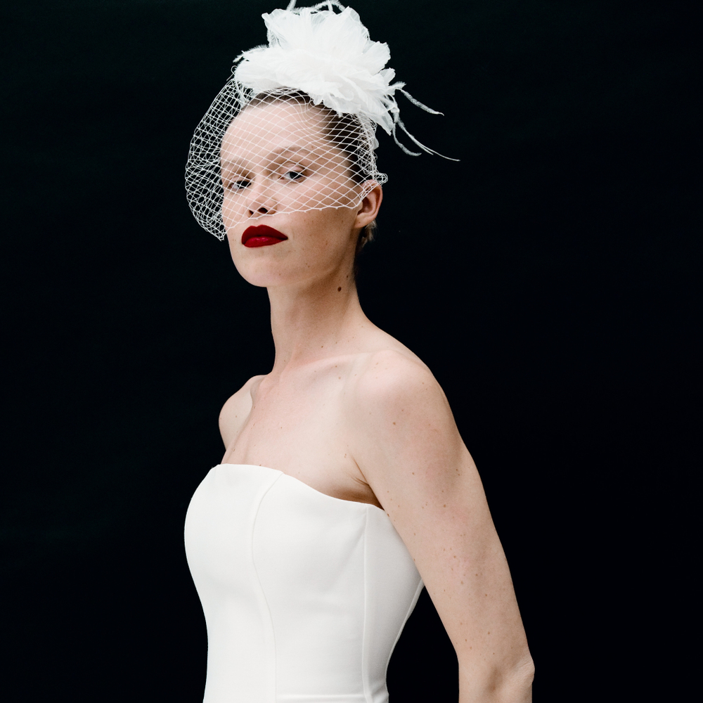 Вуаль классическая с шелковым цветком