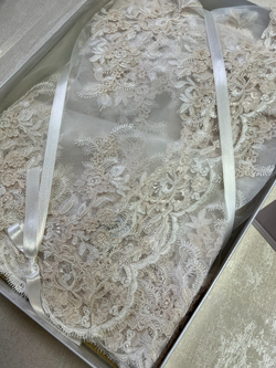 Скатерть кружевная 140x300 Emozioni Lace шампань