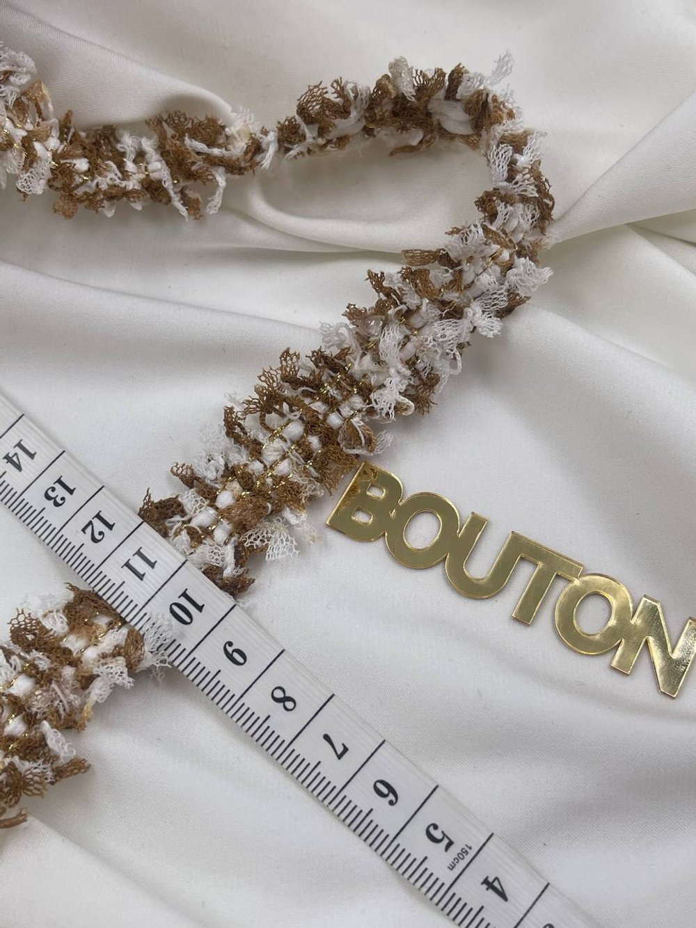 Тесьма твидовая бело-коричневая с золотой нитью люрекс