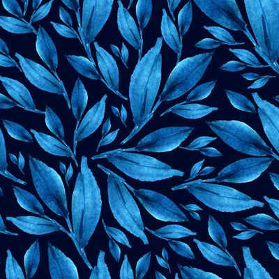 Синие листья на темном фоне
