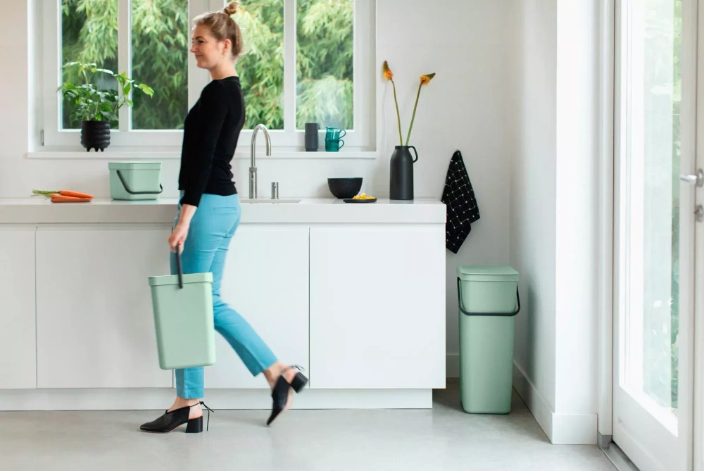 Brabantia - Контейнер для сортировки мусора Sort &amp; Go 6л Jade Green / артикул   211768  / GTIN 8710755211768