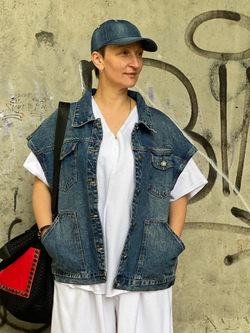 Джинсовый жилет Oversize  / обхват груди до 135 см