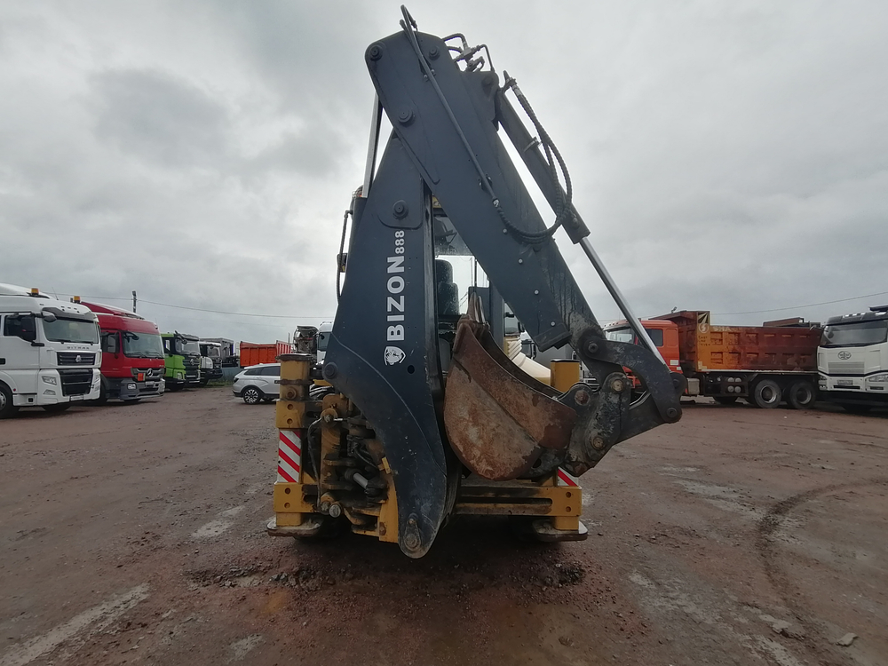 BIZON 888 Экскаватор-погрузчик 888 (Дизельный, 4,4 л, 102 л.с., АТ)