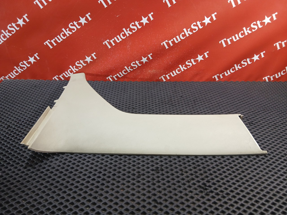 Накладка стойки задней правой