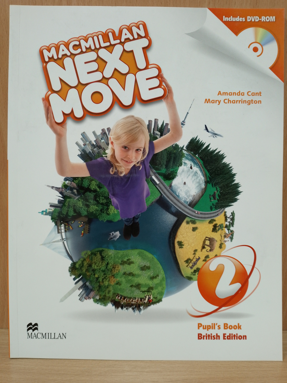 Next Move British English Level 2 Student's Book Pack (+DVD-ROM)
